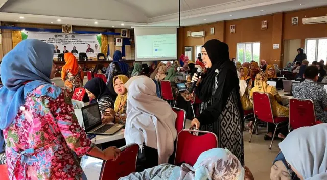 Pendampingan praktik di meja peserta