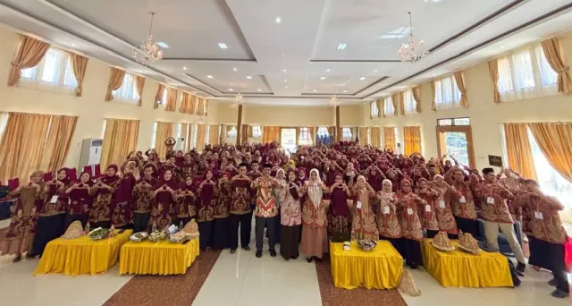 Foto bersama peserta di aula
